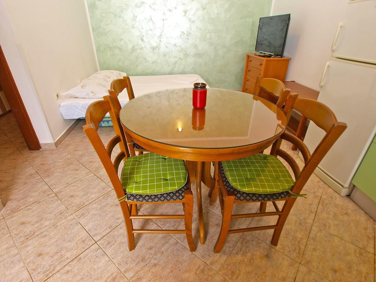Apartments Slavka 1155 Pula Eksteriør bilde